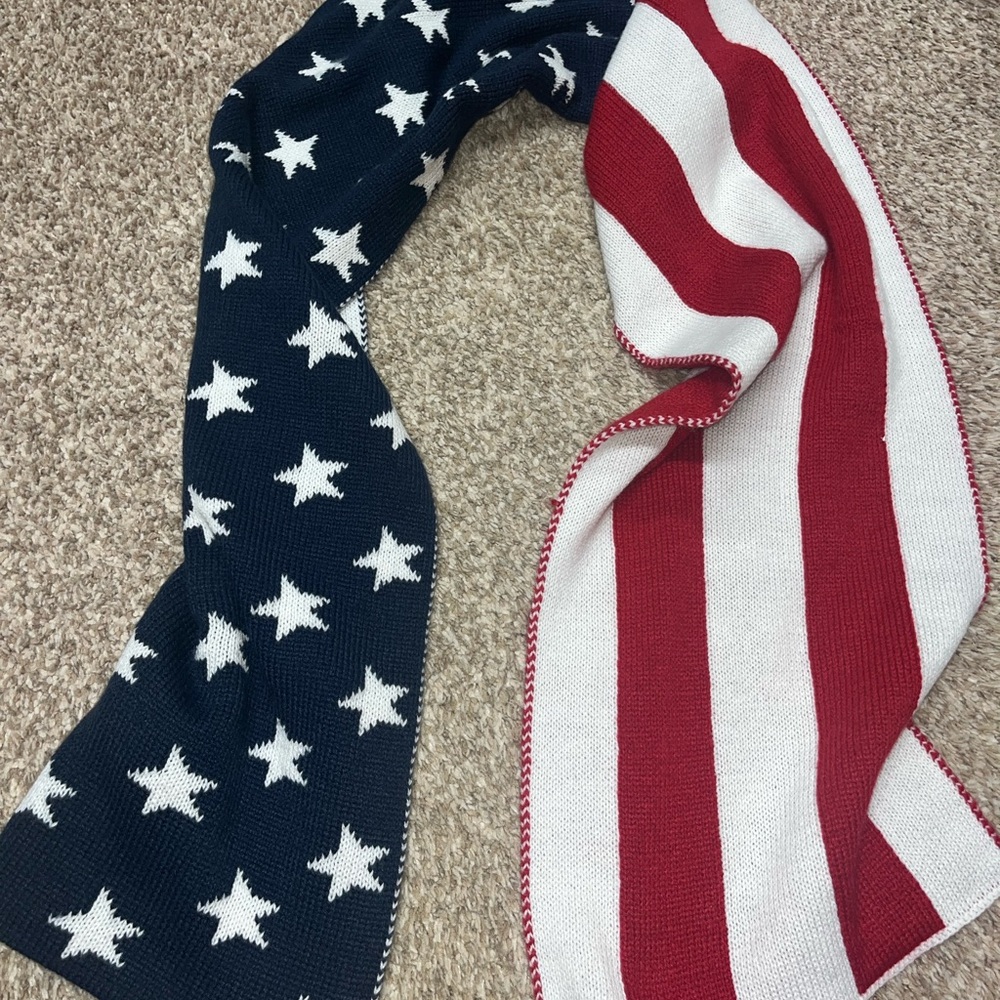 Patriotic Stars and Stripes Scarf - Picture 4 of 8